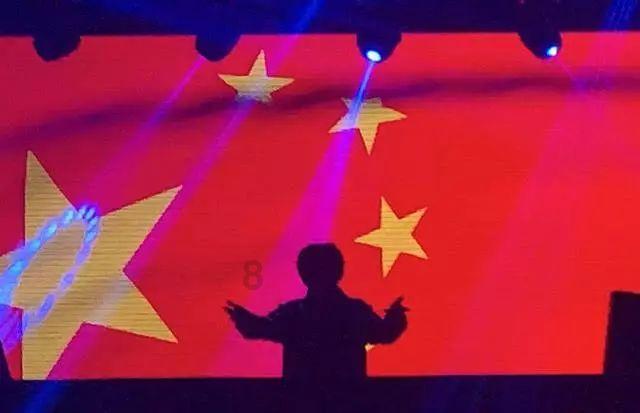 救援淘气的小狗