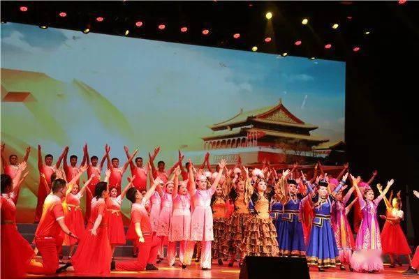 乘客打车去武汉天河机场被司机索要往返高速费，滴滴出行：系违规行为